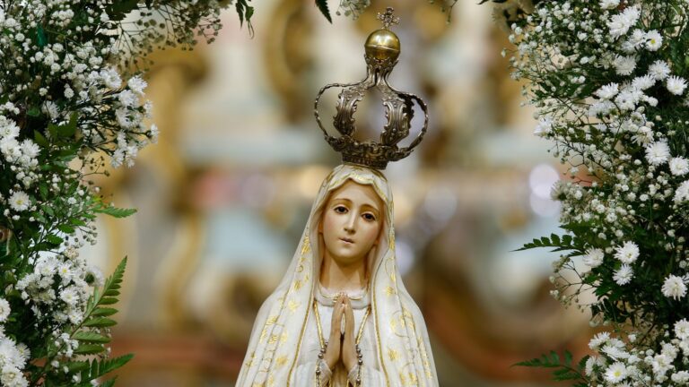 Devote Yourself to the Virgin of Fatima